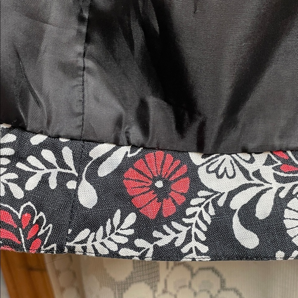 Kim Rogers 100% Linen Black and Red Floral Blazer - Picture 5 of 7